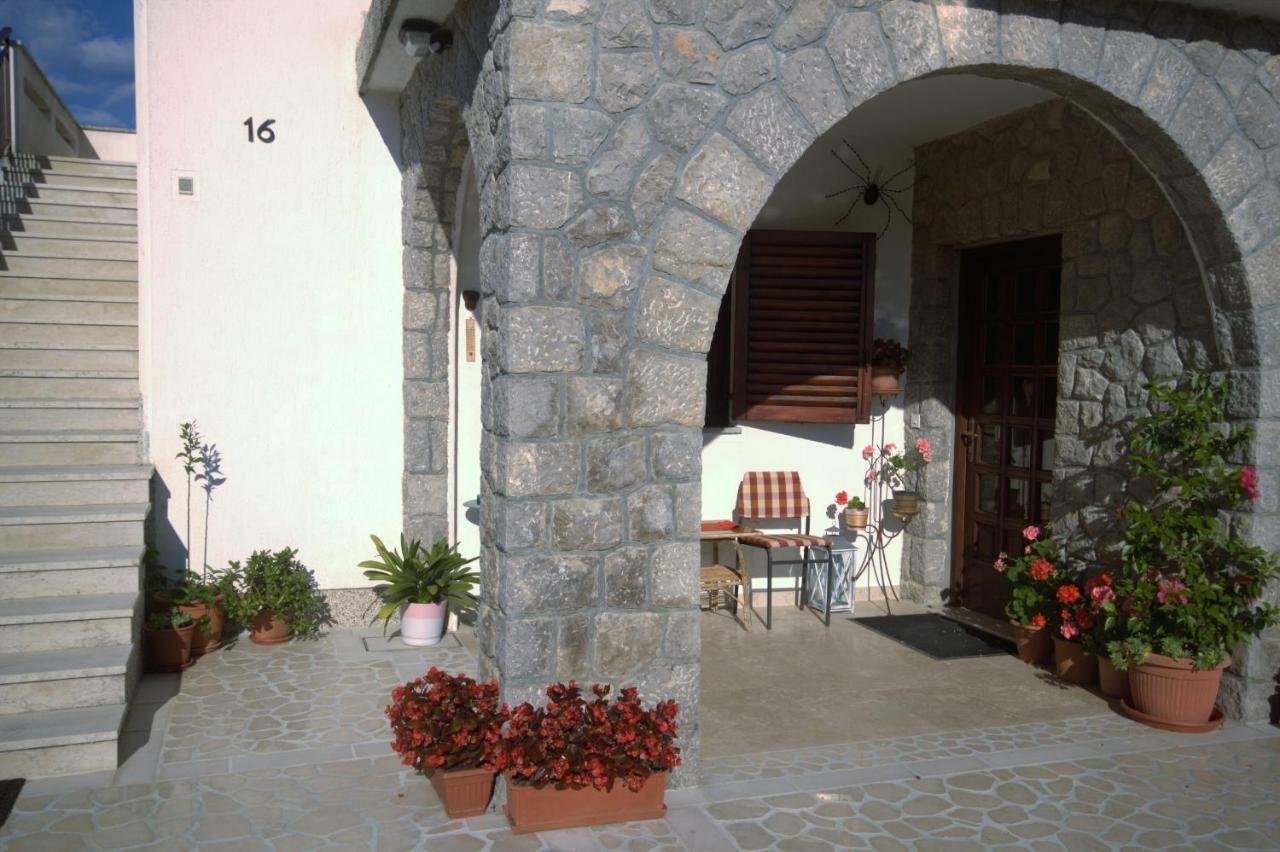 Apartments Cvelic Milovcic Malinska Luaran gambar